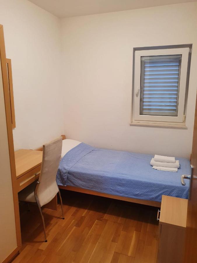 Aparthotel Marina Gromela Mirca  Bagian luar foto
