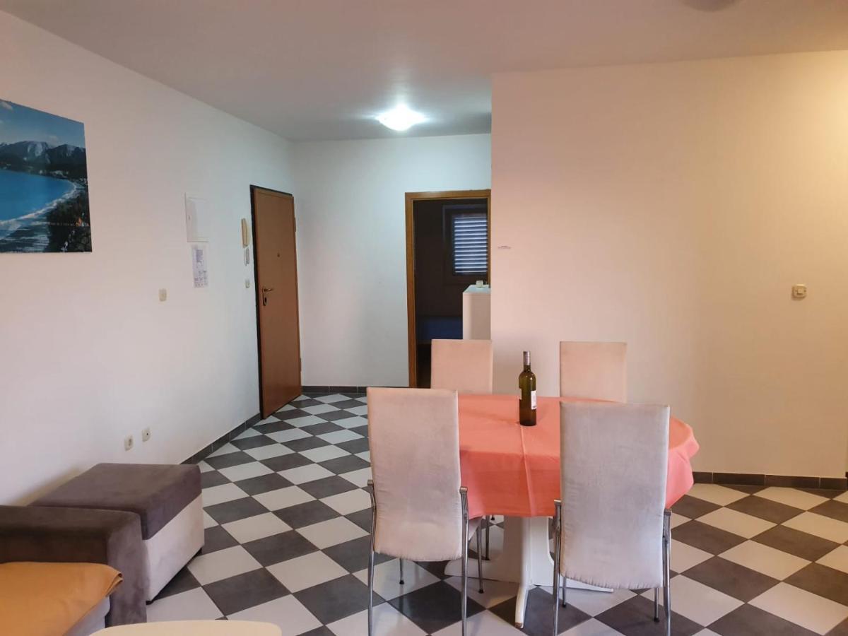 Aparthotel Marina Gromela Mirca  Bagian luar foto