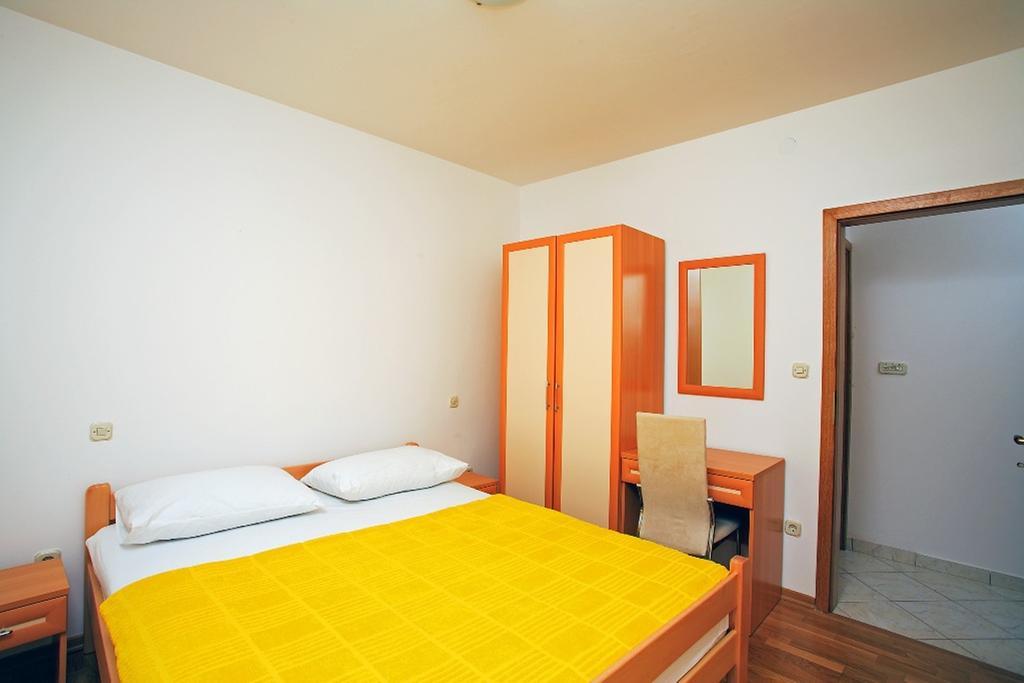 Aparthotel Marina Gromela Mirca  Ruang foto