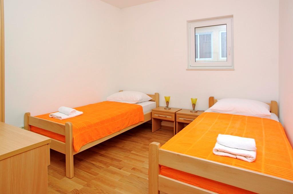 Aparthotel Marina Gromela Mirca  Ruang foto