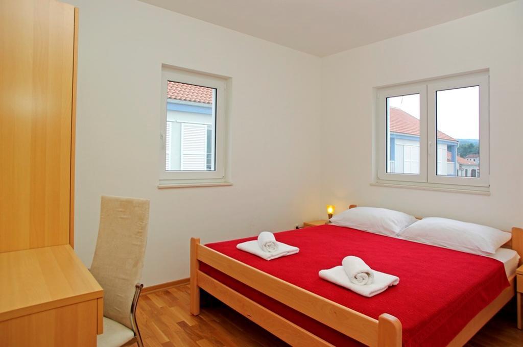 Aparthotel Marina Gromela Mirca  Ruang foto