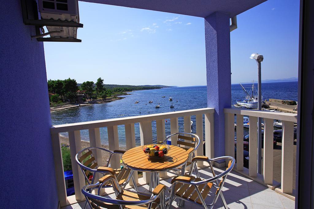 Aparthotel Marina Gromela Mirca  Ruang foto