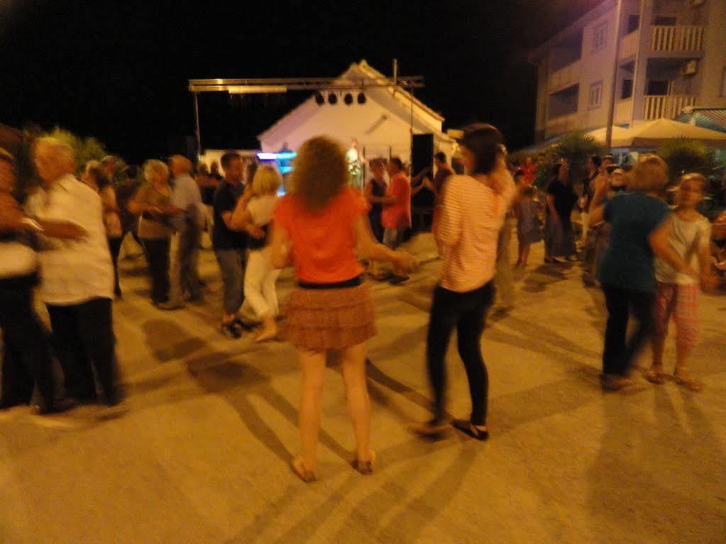 Aparthotel Marina Gromela Mirca  Bagian luar foto