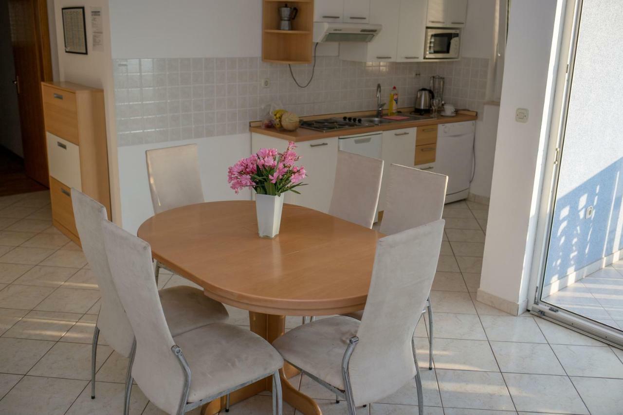 Aparthotel Marina Gromela Mirca  Bagian luar foto