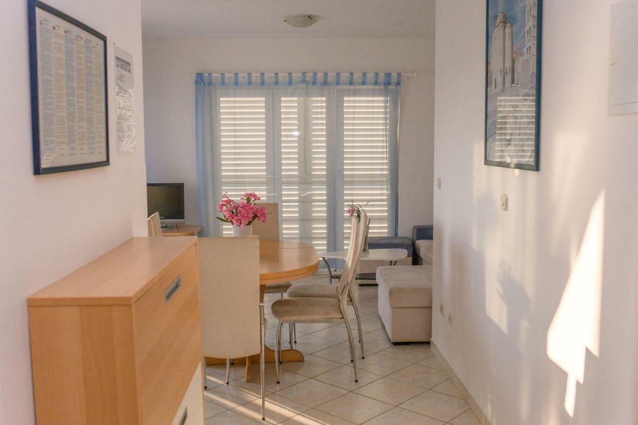 Aparthotel Marina Gromela Mirca  Bagian luar foto
