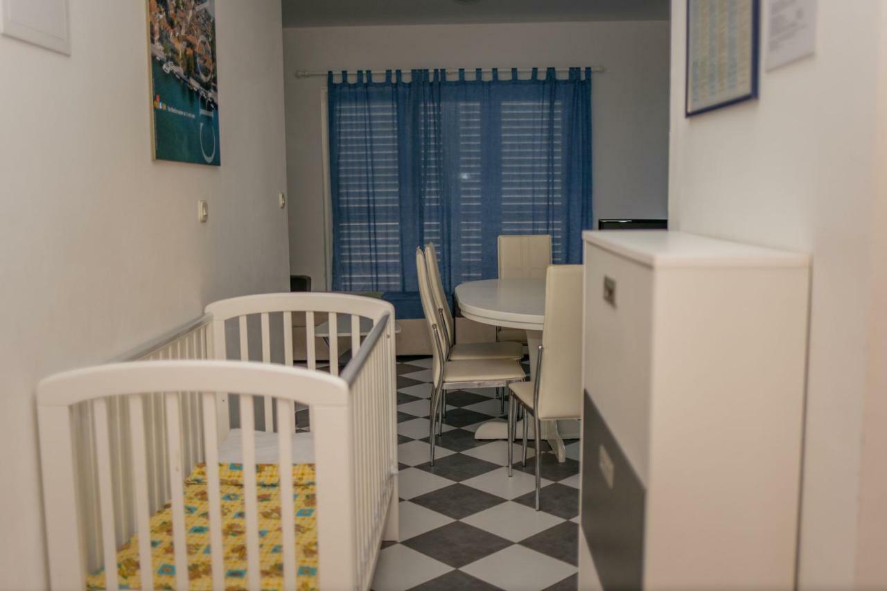 Aparthotel Marina Gromela Mirca  Bagian luar foto