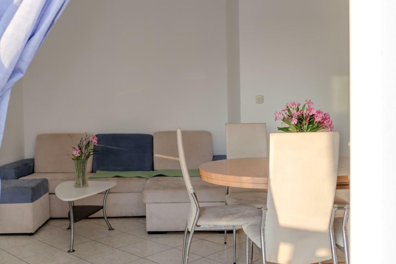Aparthotel Marina Gromela Mirca  Bagian luar foto